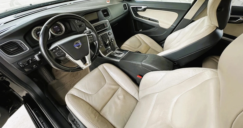 Volvo V60 cena 34900 przebieg: 262000, rok produkcji 2011 z Olsztyn małe 781